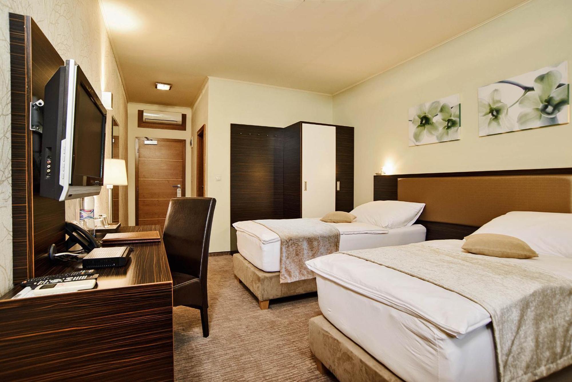 Privilege - Empire Hotels Group Košice Buitenkant foto