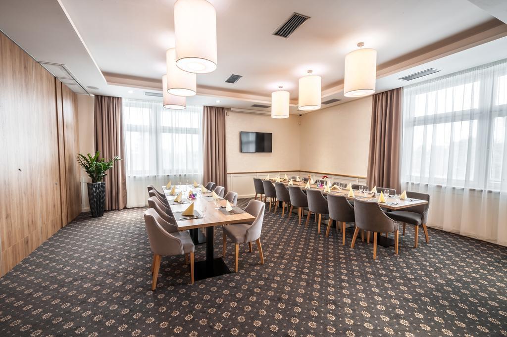 Privilege - Empire Hotels Group Košice Buitenkant foto