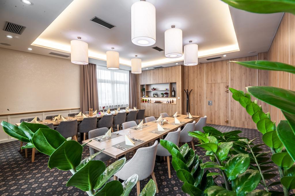 Privilege - Empire Hotels Group Košice Buitenkant foto