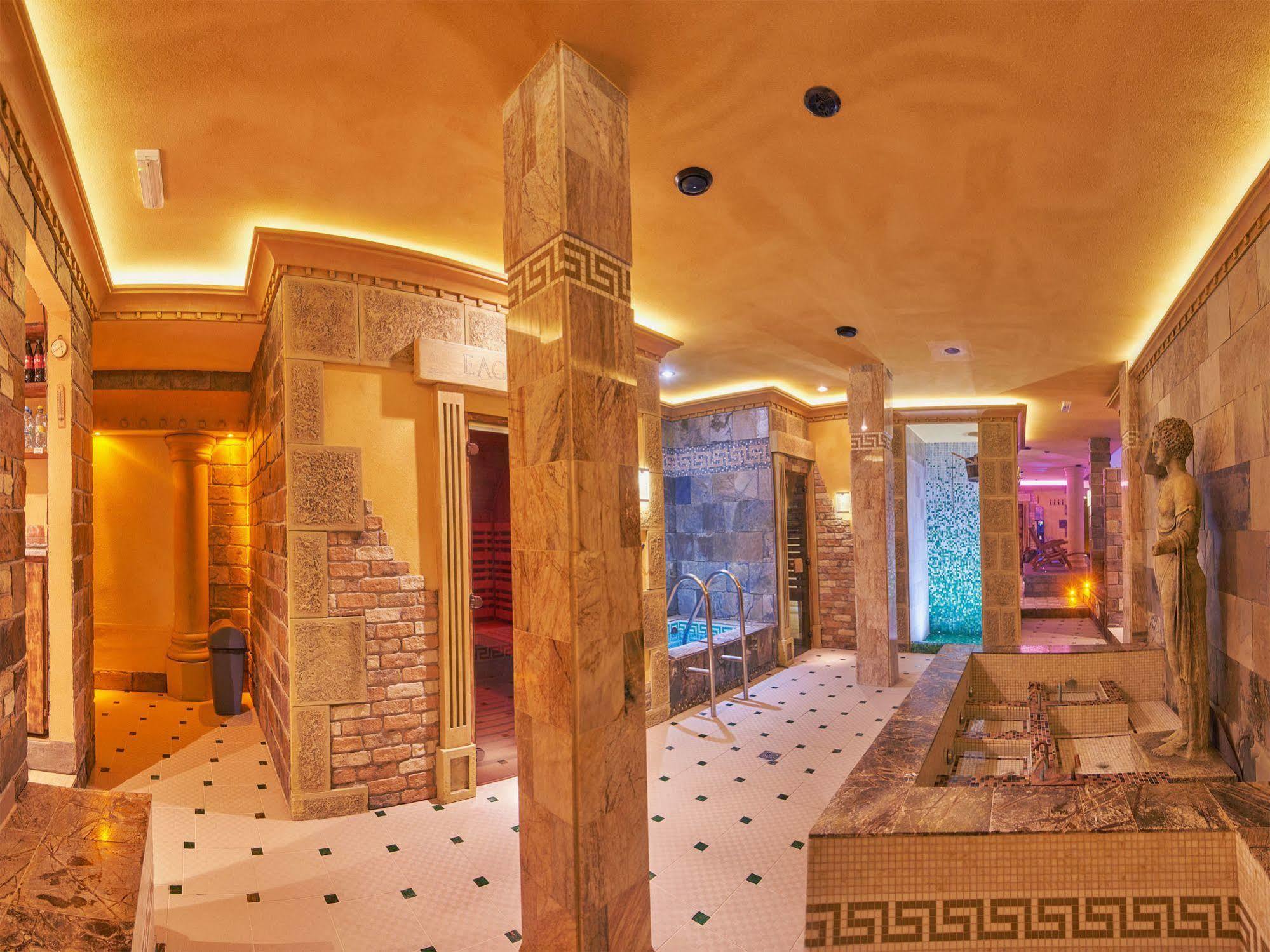 Privilege - Empire Hotels Group Košice Buitenkant foto