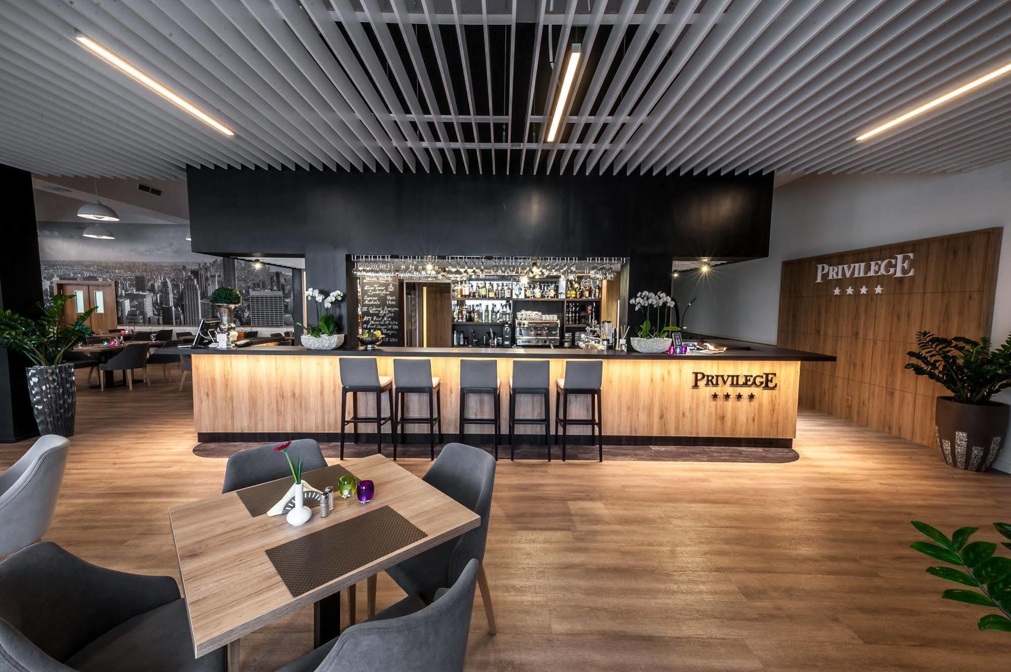 Privilege - Empire Hotels Group Košice Buitenkant foto