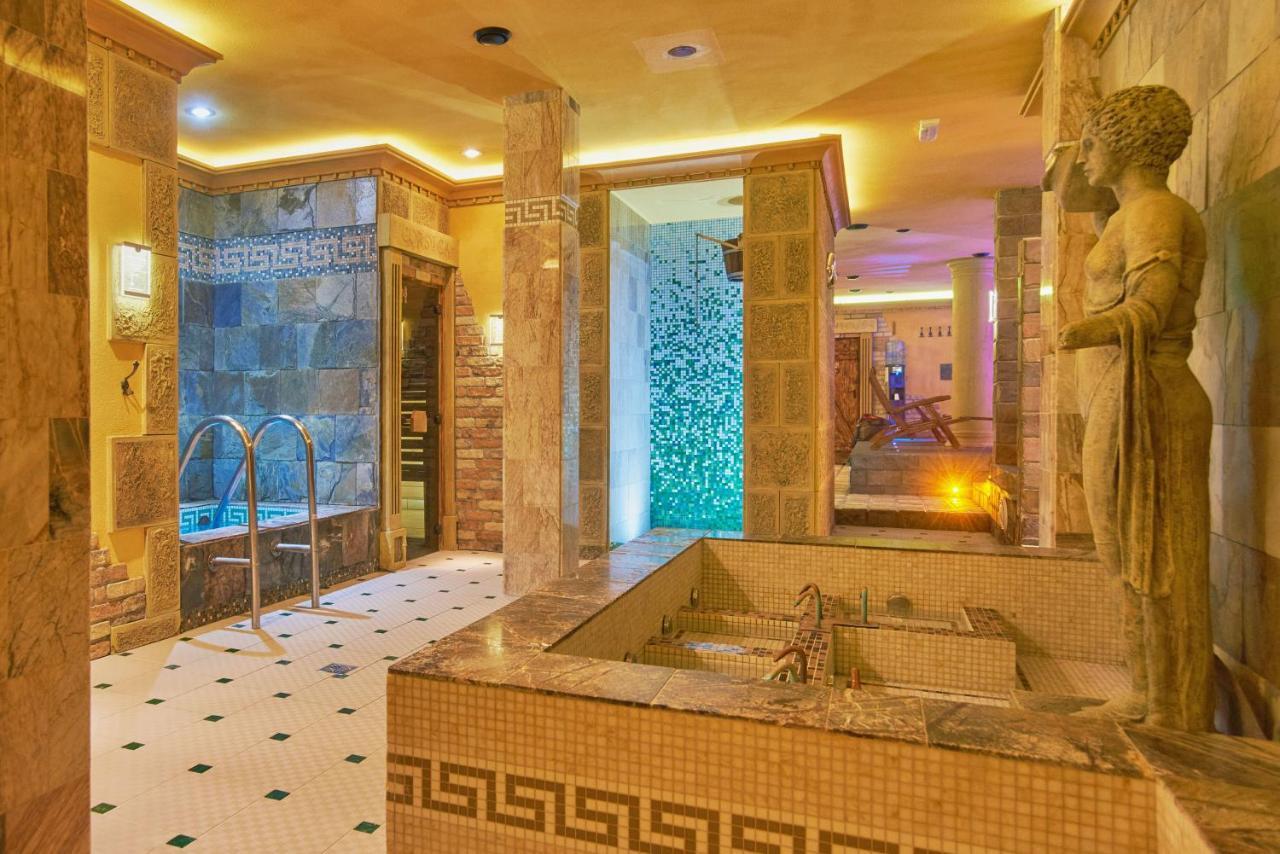 Privilege - Empire Hotels Group Košice Buitenkant foto