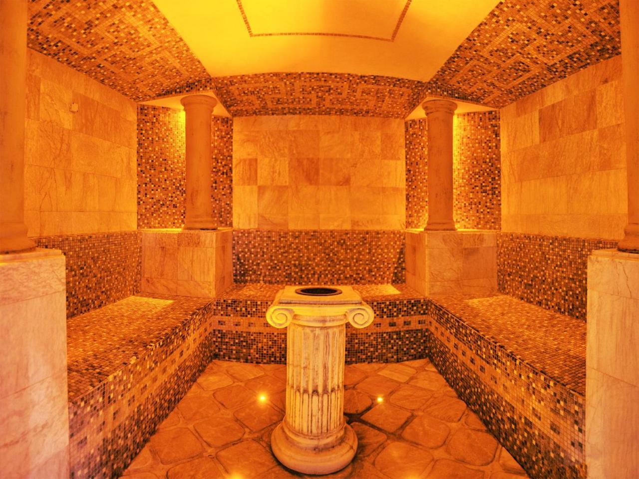 Privilege - Empire Hotels Group Košice Buitenkant foto